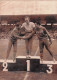ATHLETISME COLOMBES 09/1959 FRANCE SUEDE LE 800M VICTOIRE DE WAERN DEVANT MICHEL JAZY  ET LENOIR PHOTO 18 X 13 CM - Sports