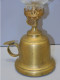 Delcampe - -BELLE LAMPE A PETROLE A MAIN LAITON Ou BRONZE Avec Son VERRE Style Pigeon     E - Leuchten & Kronleuchter