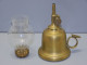 Delcampe - -BELLE LAMPE A PETROLE A MAIN LAITON Ou BRONZE Avec Son VERRE Style Pigeon     E - Lantaarns & Kroonluchters