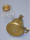 Delcampe - -BELLE LAMPE A PETROLE A MAIN LAITON Ou BRONZE Avec Son VERRE Style Pigeon     E - Lantaarns & Kroonluchters