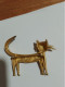 T2 // BROCHE CHAT EN METAL DORE JEAN COCTEAU - Brooches