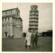 PHOTO Souvenir Devant La Tour De PISE En Mai 1964  - Ohne Zuordnung