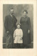 PHOTO-CPA Couple Et Enfant Envoyée De HOUDAN Par Y Patureau En 1923 - Non Classés