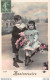 Cpa Fantaisie Anniversaire 1913 Couple D'enfants Fleurs - Édit. ASTOR - Anniversaire