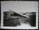 Ancienne Photo D'avion Crashé  ( Armée De L'Air -aviation Militaire  )  Petit Format 8,5 X 6 Cm - Aviation