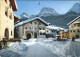 11686727 Bad Scuol Dorfplatz Mit Brunnen Und Lischanagruppe Scuol - Other & Unclassified