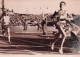 ATHLETISME 08/1959 A OSLO VICTOIRE DE MICHEL JAZY SUR 1500 METRES PHOTO 18 X 13 CM - Sports