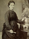 Photo CDV Barberon  Bordeaux  Jeune Femme  Main Posée Sur Un Pot De Fleurs  Rouleau De Papier à La Main  1873 - L436 - Alte (vor 1900)