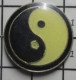 711e Pin's Pins / Beau Et Rare /  AUTRES / SYMBOLE YIN ET YANG - Otros & Sin Clasificación