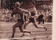 ATHLETISME J.O. DE MELBOURNE 1956 LE 4X100M LA FRANCE QUALIFIEE POUR LA 1/2 FINALE BONINO ET DAVID PHOTO 18X13CM - Sports