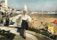 Folklore - Costumes - Vendée - Les Sables D'Olonne - Sablaise Devant La Plage Et Le Remblai - CPM - Voir Scans Recto-Ver - Costumes