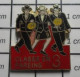 612A Pin's Pins / Beau Et Rare / VILLES / CONSCRITS ? CLASSE EN 3 FAREINS - Militaria