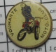 711e Pin's Pins : BEAU ET RARE : MOTOS / VOUHARTE MOTO CLUB - Motos