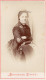 Photo CDV D'une Femme élégante Posant Dans Un Studio Photo A Compiègne - Anciennes (Av. 1900)