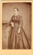 Photo CDV D'une Jeune Femme   élégante Posant Dans Un Studio Photo A St-Etienne - Anciennes (Av. 1900)