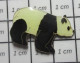 912e Pin's Pins / Beau Et Rare / ANIMAUX / PANDA OURS DE CHINE - Animals