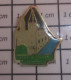 912e Pin's Pins / Beau Et Rare / VILLES / CHATEAU DE ? - Villes