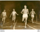 ATHLETISME 09/1961 MICHEL JAZY  GAGNE LE 800 METRES  DEVANT HELLAUD  ET HAMARSLAND PHOTO DE PRESSE 18X10 CM - Sports