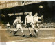 FOOTBALL 04/1962 LE RACING CLUB TRIOMPHE DE TOULOUSE  PHOTO DE PRESSE 18X13CM - Sport