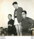 ATHLETISME CROSS DE LA VOIX DU NORD 1959 PODIUM MIHALIC WATTYNE ET BEDIAF PHOTO DE PRESSE 15X15CM - Sports