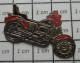 811B  Pin's Pins / Beau Et Rare / MOTOS / GROSSE MOTO ROUTIERE ROUGE ET NOIRE A IDENTIFIER - Motos