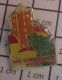 712E Pin's Pins : BEAU ET RARE / ASSOCIATION / COMMERCANTS DE WOERTH BAS-RHIN - Vereinswesen