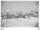 MATCH DE BASKETBALL BASKET LES ABRETS ISERE PHOTO ORIGINALE  12 X 8 CM CACHET PHOTOGRAPHE AU VERSO - Sports