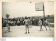 MATCH DE BASKETBALL BASKET LES ABRETS ISERE PHOTO ORIGINALE  12 X 8 CM CACHET PHOTOGRAPHE AU VERSO - Sporten