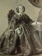 Photo CDV Durand à Lyon - Femme, Coiffure Avec Anglaises, Robe Crinoline Moirée, Second Empire, Ca 1860 L680A - Alte (vor 1900)