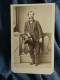Photo CDV Numa Blanc  Paris  Homme élégant Accoudé Sur Une Balustrade  Haut De Forme  Sec. Emp. CA 1860 - L680A - Old (before 1900)