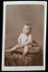 ENFANTS  - Bébé Sur Un Coussin En Petite Chemise  Avec Un Ruban  - Carte Postale  Photo Originale 1928 - Babies