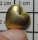 912e Pin's Pins / Beau Et Rare / AUTRES / Mini Pin's COEUR METAL JAUNE - Other & Unclassified