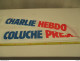 écharpe CHARLIE - EBDO - COLUCHE PRESIDENT - Tissus Soyeux Long. 135 Cm Sur 12 Cm état Neuf - Foulards