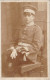 AK Foto Deutscher Soldat Mit Schirmkappe Und Säbel - Atelier Wigand, Wandsbek - 1. WK (69546) - War 1914-18