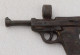 PENDANT Pistol WW2 WwII WW1 WwI GUN German Parabelum Bronze 43x31x7 Mm 13.62 G - Decorative Weapons