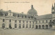 36 - Valençay - Le Château - La Cour D'Honneur - Animée - Voyagée En 1914 - Etat Léger Pli Visible - CPA - Voir Scans Re - Sonstige & Ohne Zuordnung