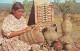 Indiens - Indian Basket Maker - CPM Format CPA - Voir Scans Recto-Verso - Indiens D'Amérique Du Nord