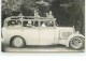 Carte-Photo - Groupe De Personnes Dans Une Grosse Automobile - Passenger Cars