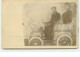 Hommes Dans Une Voiture - Surréalisme - Photo De Fête Foraine - Fotografie