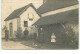 Carte-Photo à Identifier - Famille Dans Le Jardin D'une Maison - A Identifier