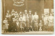 Carte Photo - Groupe D'hommes, De Femmes Et D'enfants Devant Un Restaurant-café - Cafés