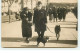 Carte-Photo - NICE - Couple Se Promenant Avec Des Chiens (dont Bouledogue Français) - Homme Ressemblant à Léopold II - Other & Unclassified