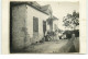 Carte-Photo à Identifier - Femmes, Enfants Et Homme Devant Une Maison - To Identify