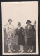 Jolie Photo De 3 Femmes Dans Un Pré à Morgat, Crozon, Finistère, Août 1929, 5,9 X 8,8 Cm - Places