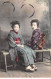 CHINE - SAN36363 - Cachet Tientsin - En L'état - Carte Japonaise - Geisha Assises Sur Un Banc - Chine