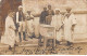 Algérie - N°88044 - Hommes Autour D'un Cercueil - Carte Photo Vendue En L'état - Männer