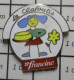 911c Pin's Pins / Beau Et Rare / THEME : ALIMENTATION / DESSIN ENFANT FARINE FRANCINE CLAFOUTIS A Une Drole De Tête ! - Alimentazione