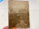Photo  Snapshot 1900 BOURDON-LANCY Petite Fille Dans Le Jardin, Elle Tient Des Branches D’arbres Au Milieu Milieu Arbre - Anonymous Persons