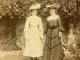 Photo  Snapshot 1900 BOURDON-LANCY Portrait De Deux Belles Femmes, Jeunes Filles, Avec Belles Robes, Grand Chapeau Devan - Personnes Anonymes