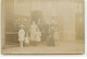 Carte Photo à Localiser - Couple Et Enfants Devant Un Commerce - A Identifier